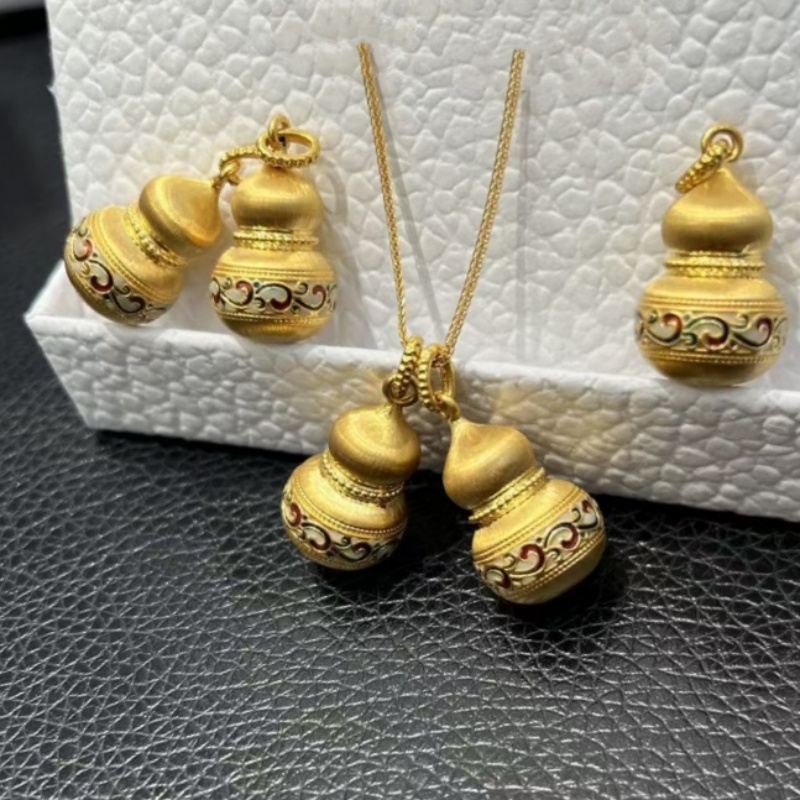 Ethnic Fashion Boutique - จี้ทองคำ 18K รูปทรงน้ำเต้าลายเมฆมงคล ทองคำแท้ Au750 ลงยา