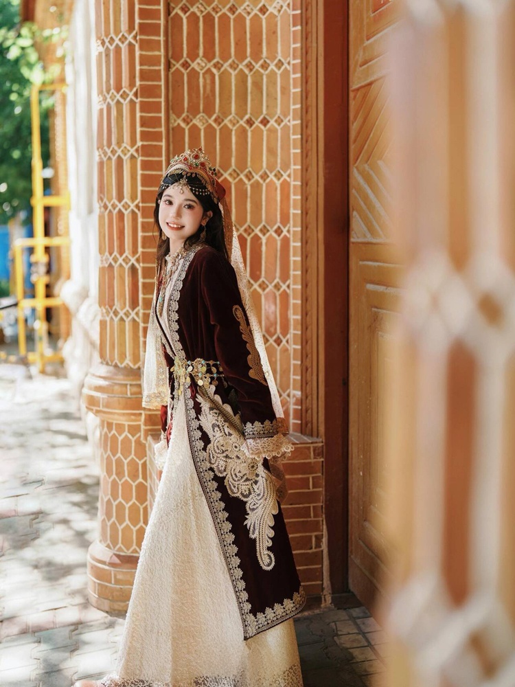 เสื้อผ้าชาติพันธุ์ยูยกูร์แบบให - Ethnic Clothing & Online Fashion Store Khaadi Uk บทวิจารณ์และราคา